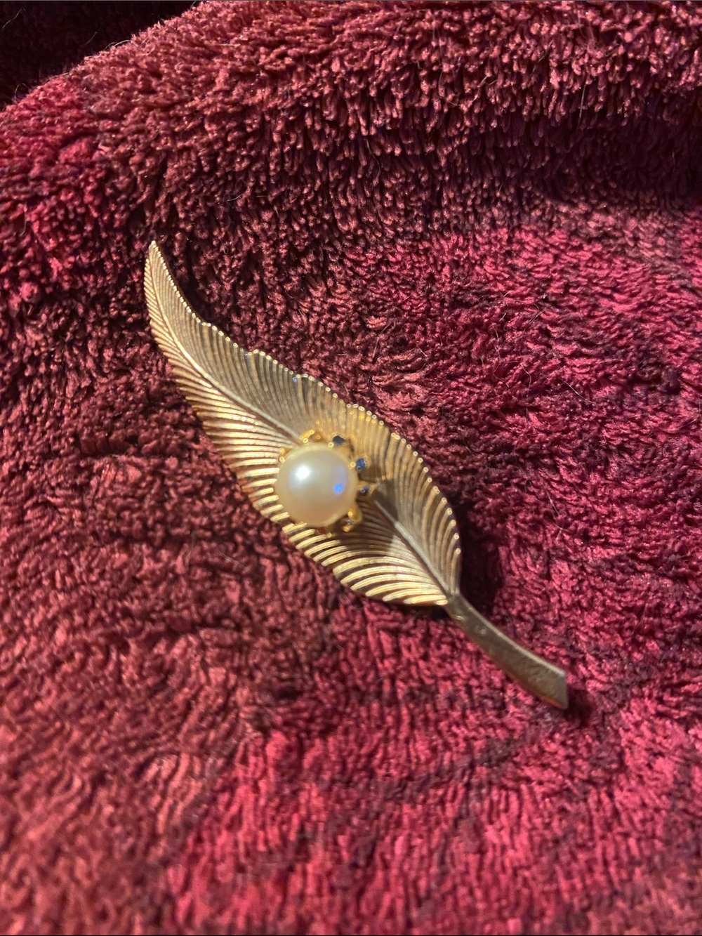 Vintage Gold-Tone Leaf Brooch with Faux Pearl Accent